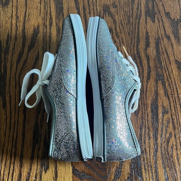 LIKE🆕SKETCHERS LIL BOBS  Sparkling Silver Sneakers size Y3 - Picture 4 of 10